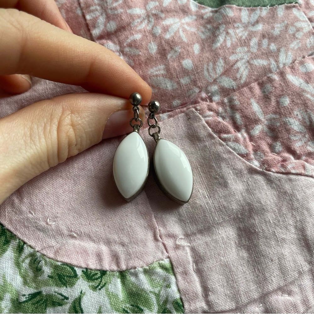 White Milk Stone Solid Leaf Drop Shape Post Back … - image 4